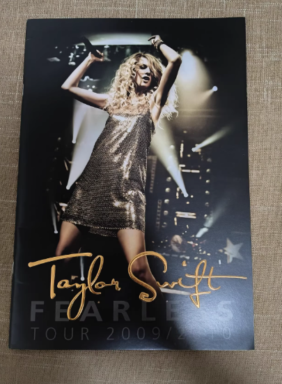 Taylor Swift Fearless Tour 2009 Book Official Tour Program Like New